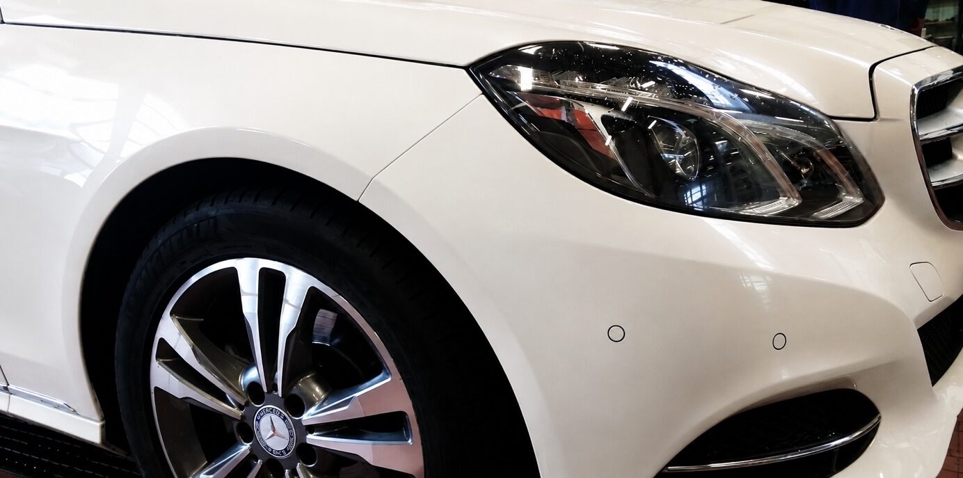 Dieselbe Fahrzeugfront nach dem Smart Repair